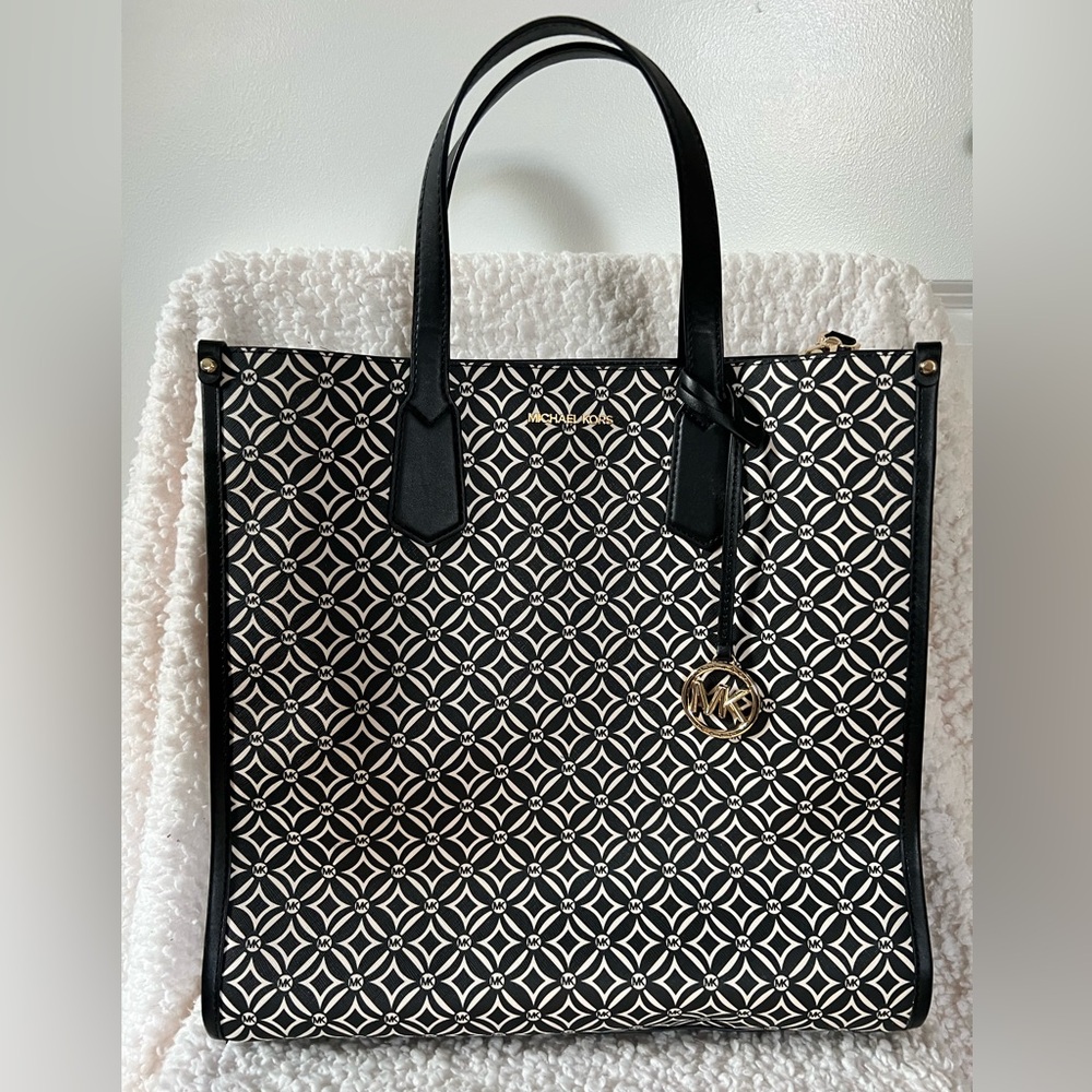 Michael Kors Large Black/Ltd Cream Multi NS Tote - 14” X 14” X 5”.  NWT